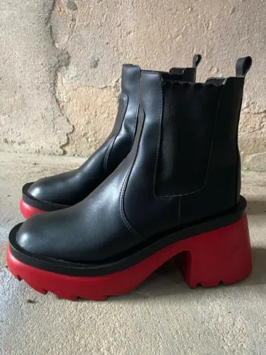 Bota coturno tratorado