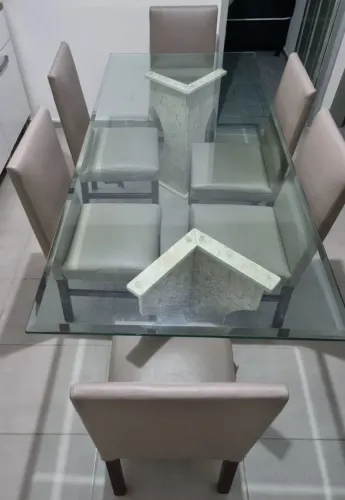 Mesa de vidro com 6 cadeiras pé de mármore