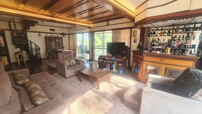 Ótima cobertura no condomínio Jardim Europa, em frente ao Barra Shopping.