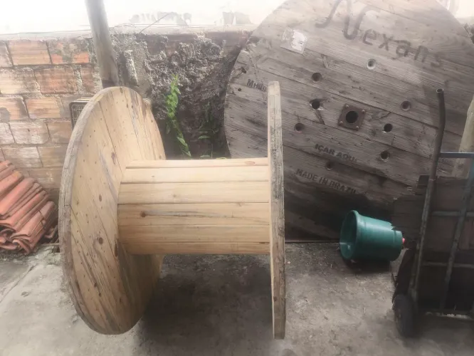 Mesa de madeira rústica