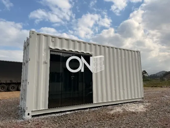 Sala comercial em container 