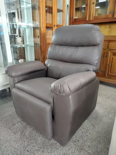Poltrona Reclinável em Couro - Conforto e Estilo