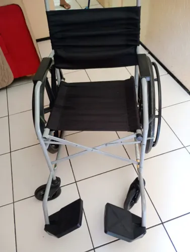 Cadeira de Rodas Suporta Até 80 Kg