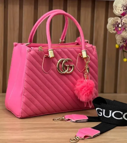 Bolsa média de couro sintético