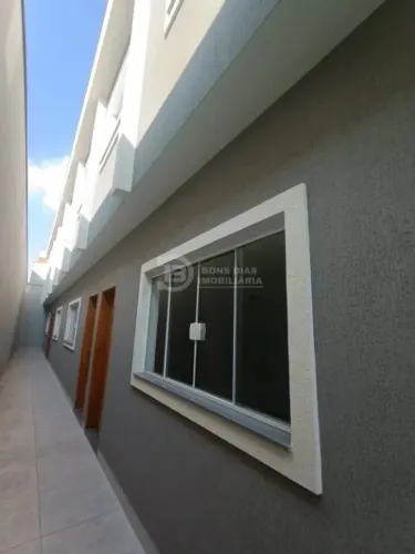 Lindos Sobrados a 600 Metros do Metrô Guilhermina Esperança com 3 Quartos e 2 Vagas Livres