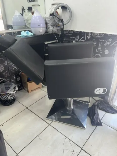 Cadeira de Salão e Barbearia Reclinável e Hidráulica 