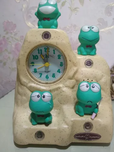 Sanrio sapinho despertador com previsão do tempo