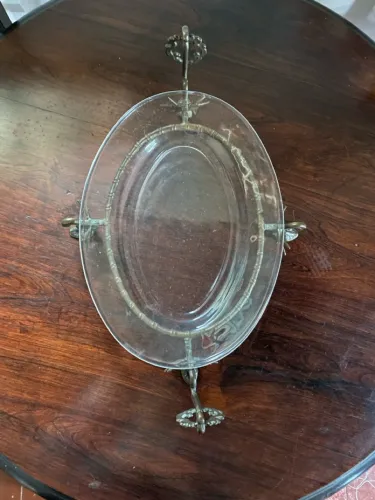 Fruteira ou centro de Vidro Oval com Detalhes em Metal