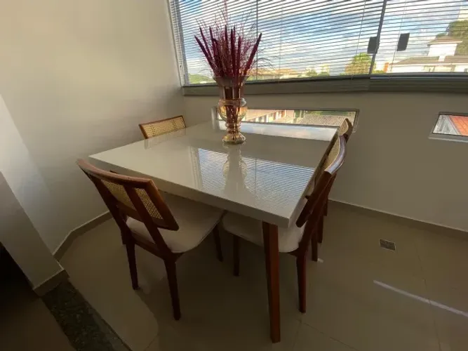 Jogo de 4 cadeiras em linho de madeira maciça