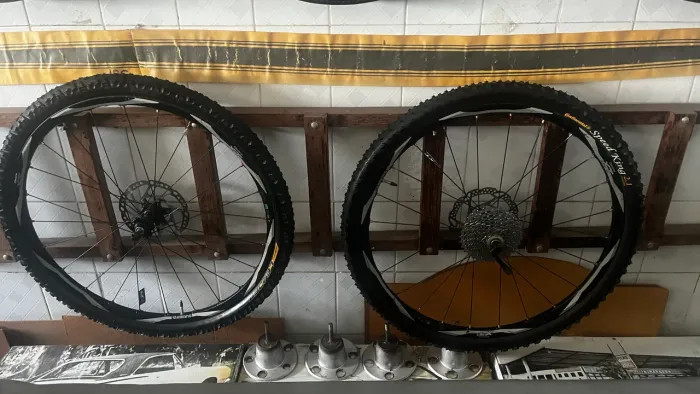 PAR DE RODAS SHIMANO XT M770 + CASSETE XT + BLOCAGENS E DISCOS!