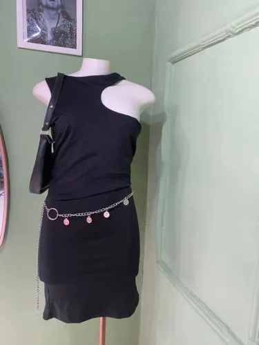 Vestido preto tubinho gringo