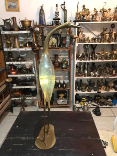 Escultura de Garça Antiga em Metal e Vidro