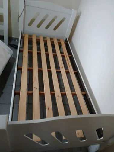 Beliche ou duas camas (sem colchão )