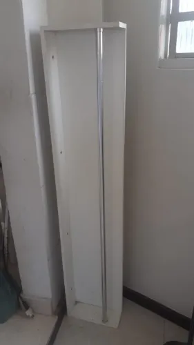 Arara de roupa em MDF