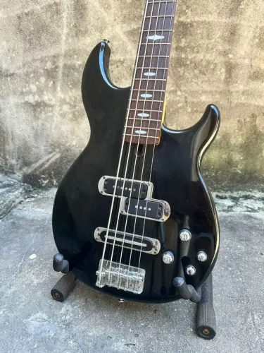 Baixo Yamaha BB615