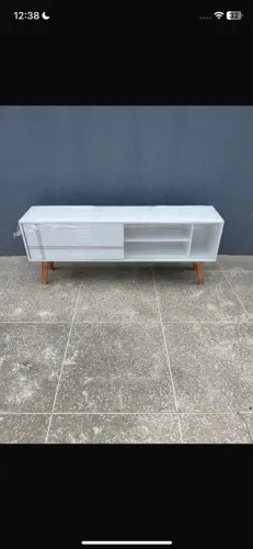 Rack Retrô Branco com Design Moderno