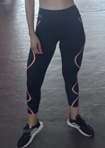 Legging fitness seminova da marca LIVE  