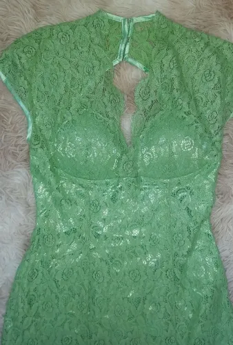 Vestido de festa em renda verde