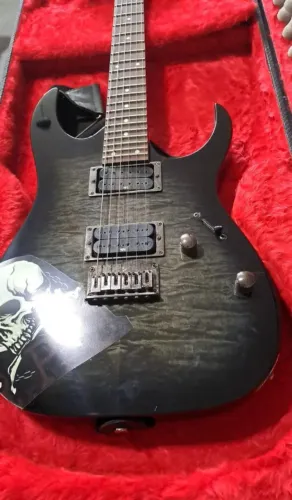 Vendo guitarra Ibañes em ótimo estado, pouco uso.