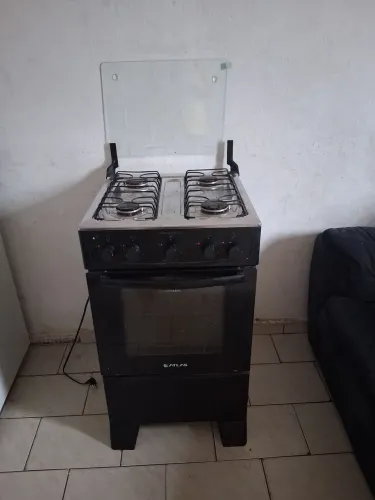 Vende-se fogão acendimento automático. Semi novo.  Itapetininga sp