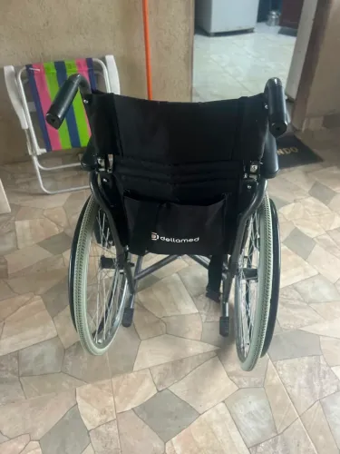 Cadeira de rodas nova