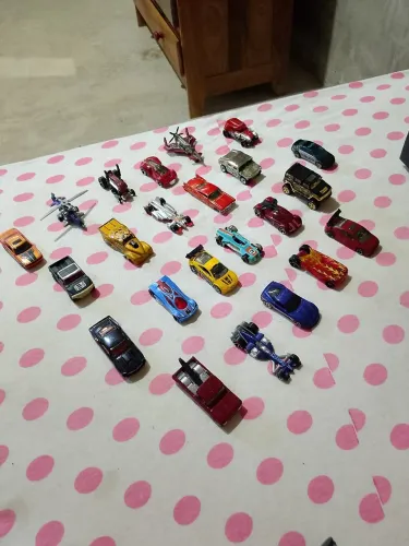 Vendo carrinhos da Hotwheels, funkos e outros colecionáveis e HQs e mangas