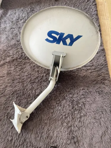 Antena SKY Completa (Prato + Suporte + LNBF) - Perfeito Estado