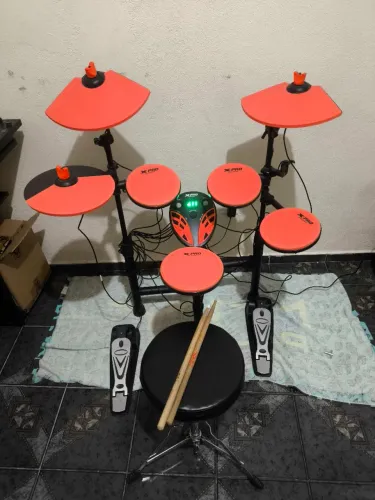 Vendo ou troco Bateria eletrônica Xpro em excelente estado !! Completa !! 