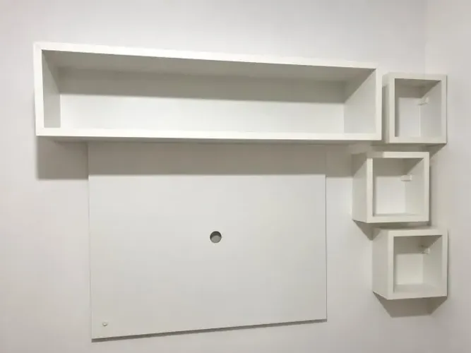 Mesa de estudo e painel