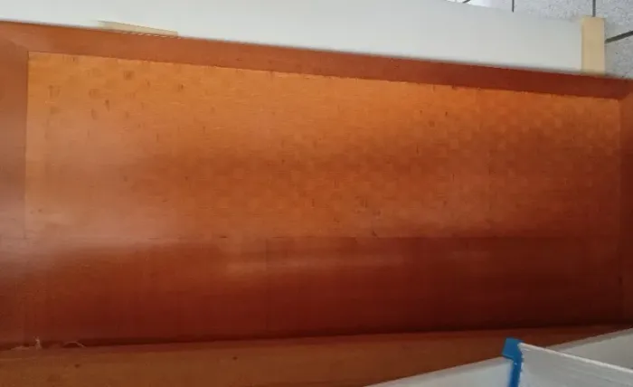 Cama casal em madeira com gavetões