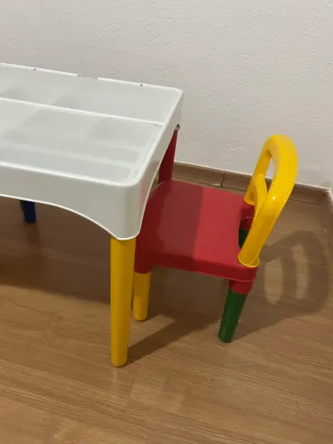 Mesinha e cadeirinhas infantil