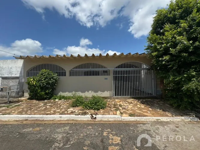 Casa três quartos, Vila Itatiaia, Goiania Go