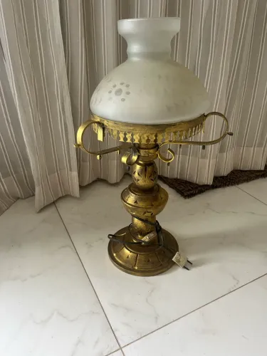 Abajur Antigo Dourado com Cúpula em Vidro 