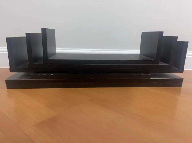 Prateleiras pra livros e decorações