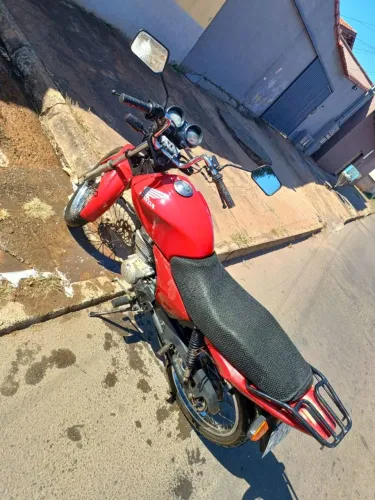 Vende se Honda CG Titan 150cc vermelha apenas com multas e alguns reparos a ser feito