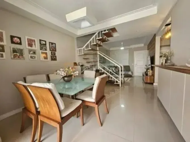 Casa Duplex de 180m² Totalmente Montado com Armários Planejados em Morada de Laranjeiras