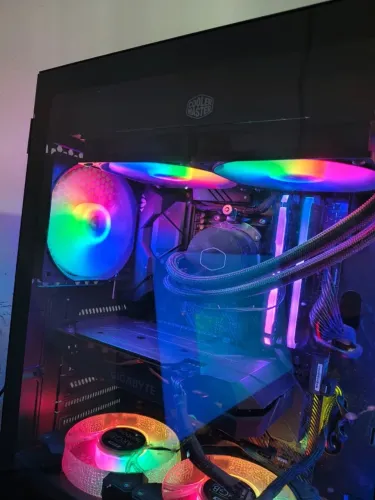 Ryzen 7 5800X + RTX 2060 Gigabyte + Water Cooler 240mm