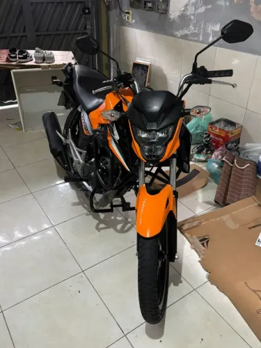 Vendo Titan 160 edição 40 anos 