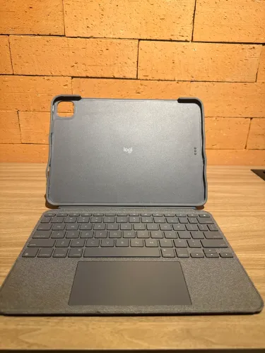 Capa Teclado Logi para IPAD