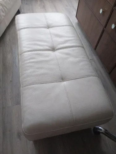 Pufe de couro branco italiano