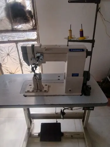 Máquina de costura de coluna transporte triplo industrial
