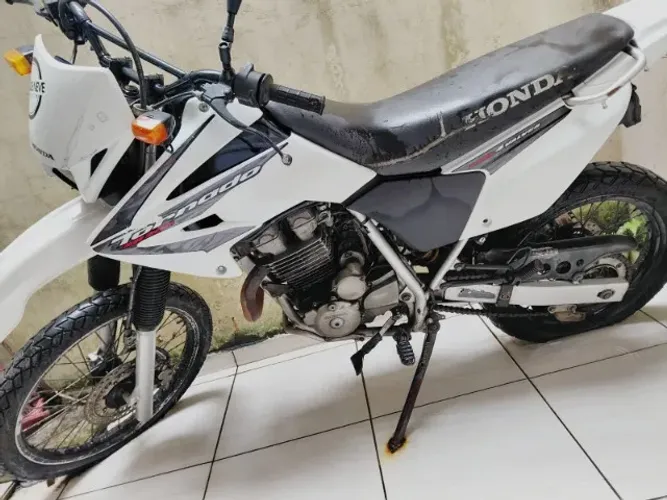 Tem que fazer uma manutenção. Está sem bateria . Liga perfeitamente.