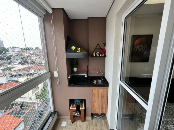 Apartamento com sacada gourmet, ao lado da PRESTES MAIA
