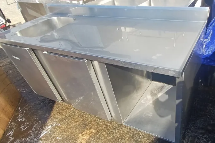 Balcão seco em aço inox com cuba
