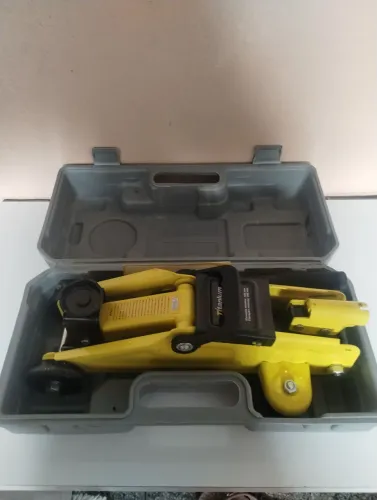 Vendo macaco hidráulico 2t super novo 