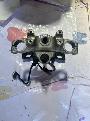 Mesa da xre 300 e tampa do tanque com chave