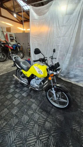 Suzuki Yes 125 2011, em ótimo estado, 2026 pago.