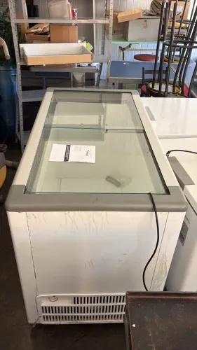 Freezer Expositor Fricon Tampa de Vidro Gás R290 - Funcionando