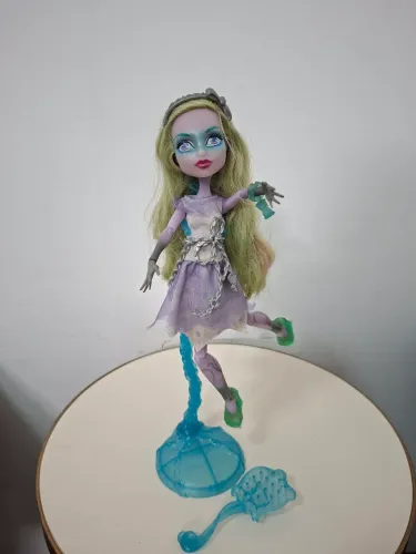 Monster High Twyla da coleção Haunted.