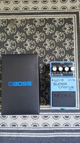 Pedal Boss Super Chorus - CH-1<br><br>Único dono com menos de 6 meses de uso.<br><br>Valor R$ 800,00
